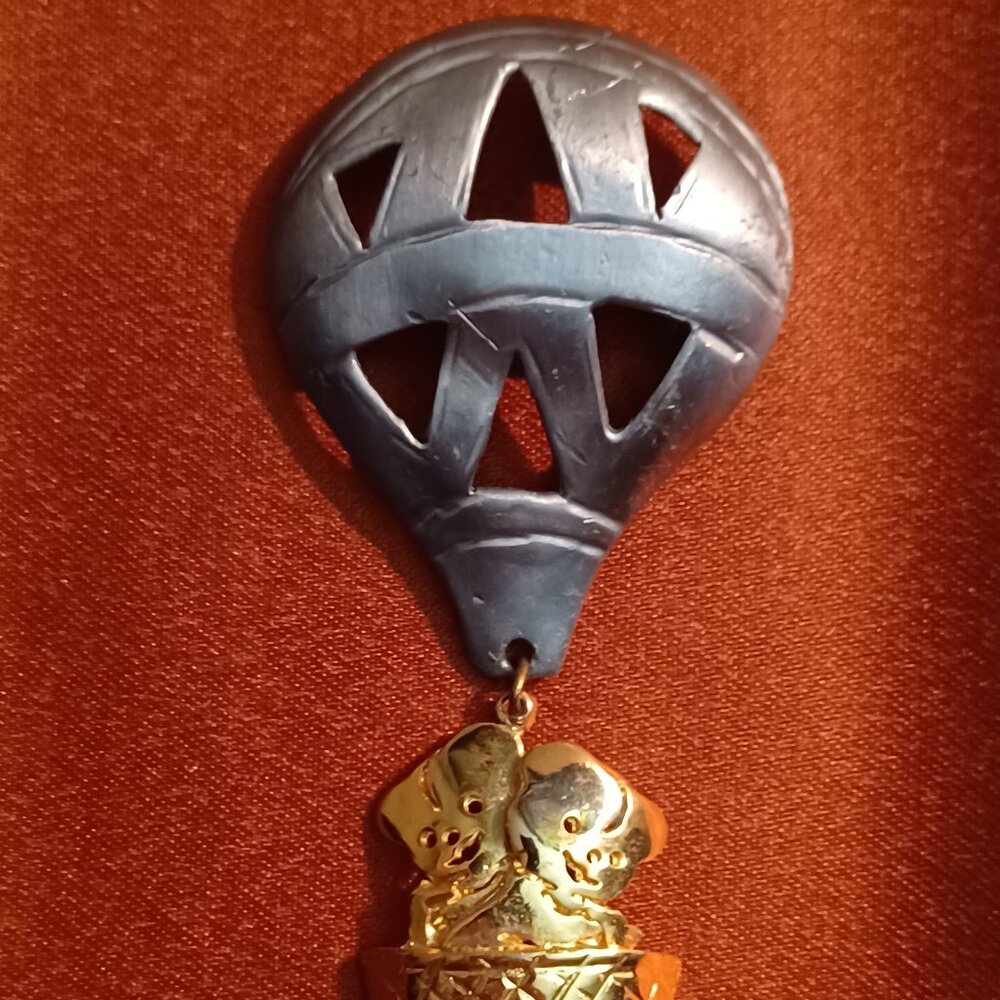Vintage Ultra Craft Hot Air Balloon Brooch – Teddy Bears in Basket – Gold Tone
